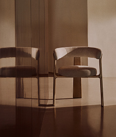 Granite Стул на 3 ножках из бежевого шенилла и массива ясеня в натуральной отделке