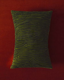 Чехол на подушку из хлопка Davina с вышивкой зеленой зебры 40 x 60 см