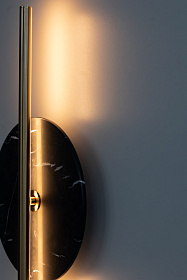 Бра Point латунный металл с диском из черного мрамора