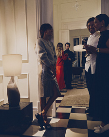 Высокая настольная лампа Viona