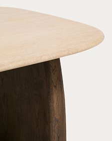 Приставной столик Pirita из бежевого травертина с ножками из дуба с темной отделкой, 71 x 70 см