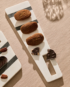 Cервировочная доска Nira из черно-белого мрамора