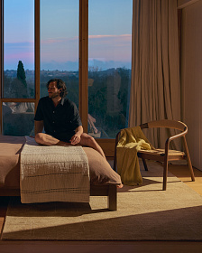 Кресло уличное Derile из дуба с отделкой орех и бежевой веревки