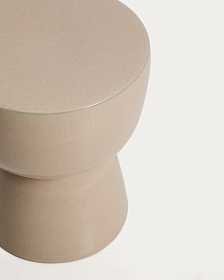 Уличный приставной столик Mesquida из керамики с глазурью цвета экрю 35 см