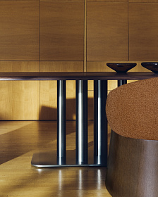 Стол Melvar из орехового шпона с основанием из матовой нержавеющей стали 220 x 110 