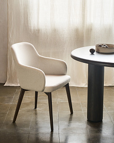 Стул Nelida из бежевой синели с ножками в темной отделке