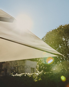 Бежевый консольный зонт Noli с зеленой алюминиевой конструкцией, 300 x 420 см