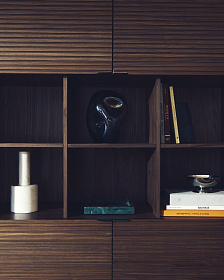 Высокий 4-дверный буфет Norlen из орехового шпона