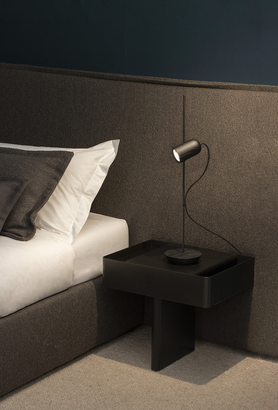 Настольная лампа Onfa черный ясень/графитовый металл