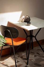 Квадратный стол Monika черный металл/белый мрамор