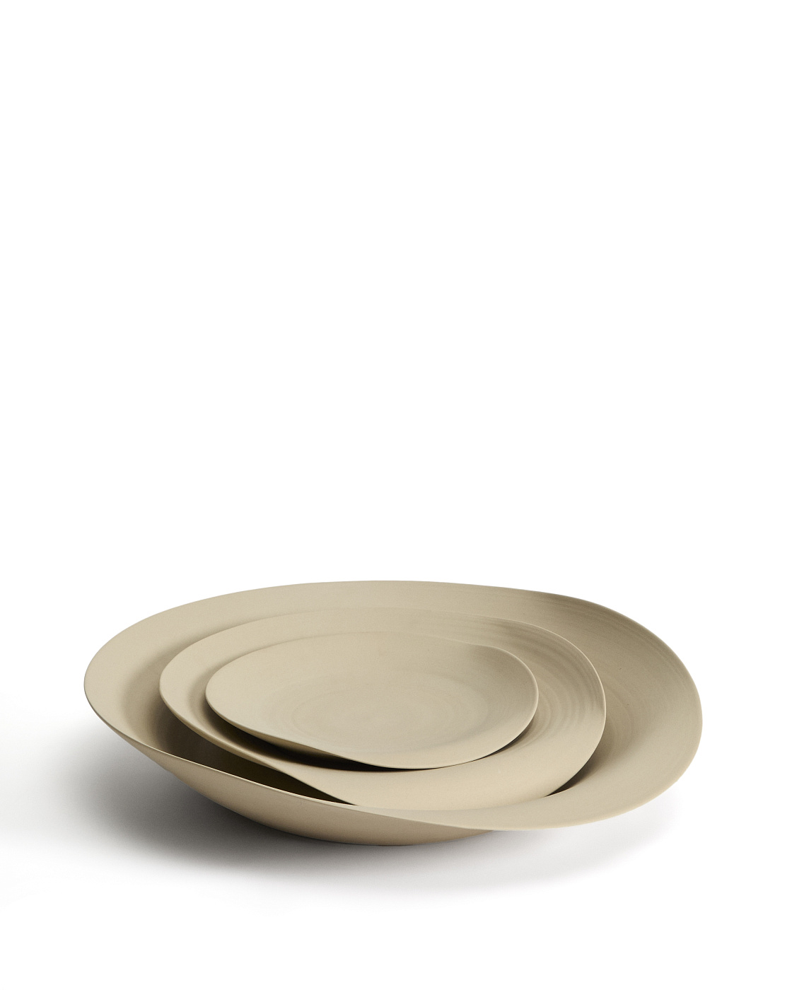 Керамический поднос Ebenor бежевого цвета Ø 53 см