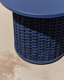 Уличный приставной столик Sedalis из алюминия и веревки синего цвета Ø50 см