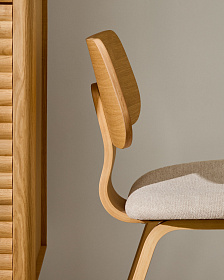 Стул Gena из бежевого шенилла с каркасом из шпона дуба и каучукового дерева