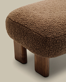 Пуф Cabana Taupe Boucle с ножками в отделке орех 65x55,4 