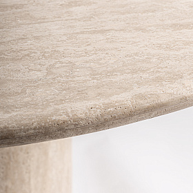Обеденный стол из бежевого травертина THIENNES