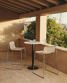 Высокий барный стол Saura из черного металла со столешницей из белой терраццо