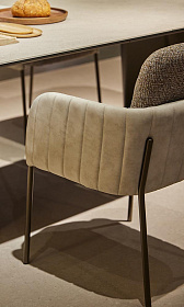 Обеденное кресло Nai (подлокотники со швами)