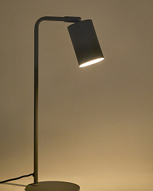 Настольная лампа Manie из металла с отделкой под черный чугун