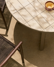 Уличный стол Tella из бежевой стали с бежевой плиткой 90 см