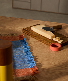 Сервировочная доска Zairin из акации с ручкой из розового металла