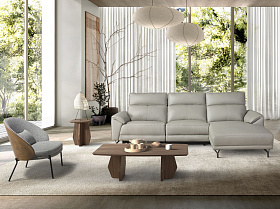 Кресло 5184 из серой ткани и орехового шпона