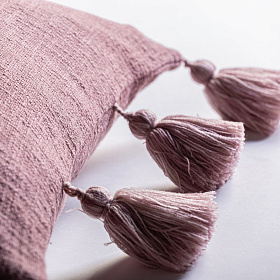 Подушка декоративная Tatas в розовом цвете