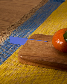 Сервировочная доска Zairin из акации с ручкой из лилового металла