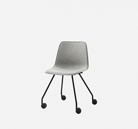 Стул Varya из полипропилена с 4 ножками на колесиках