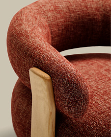 Granite Кресло из терракотового шенилла и массива ясеня в натуральной отделке
