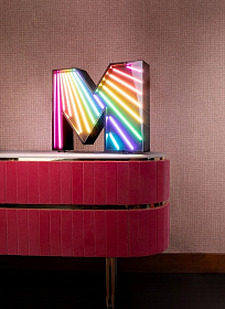 Напольный светильник LETTER M GRAPHIC