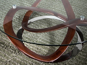 Круглый журнальный столик из стекла и массива ореха CT20050 /2064