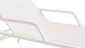 Шезлонг Stack с подлокотниками