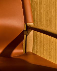 Кресло Jan из переработанной кожи светло-коричневого цвета и ясеня в натуральном цвете