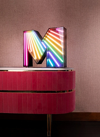 Напольный светильник LETTER M GRAPHIC