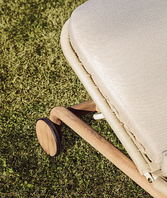 Шезлонг Alipa из массива акации и веревки цвета экрю