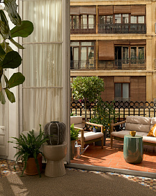 Уличный приставной столик Mesquida из керамики с глазурью цвета экрю 35 см