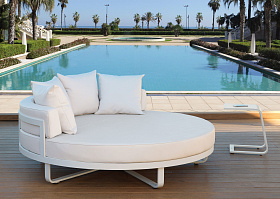 Уличная крунлая кровать Nerja