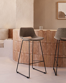 Zahara Полубарный стул коричневый с черными стальными ножками 65 см 