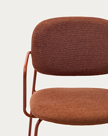 Стул Meli с подлокотниками из терракотовой шенилли с терракотовыми металлическими ножками