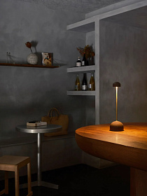 Портативная настольная лампа Sips шоколадный-золотой