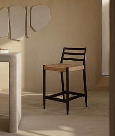 Полубарный стул Analy из массива дуба в черной отделке и веревочным сиденьем 65 см