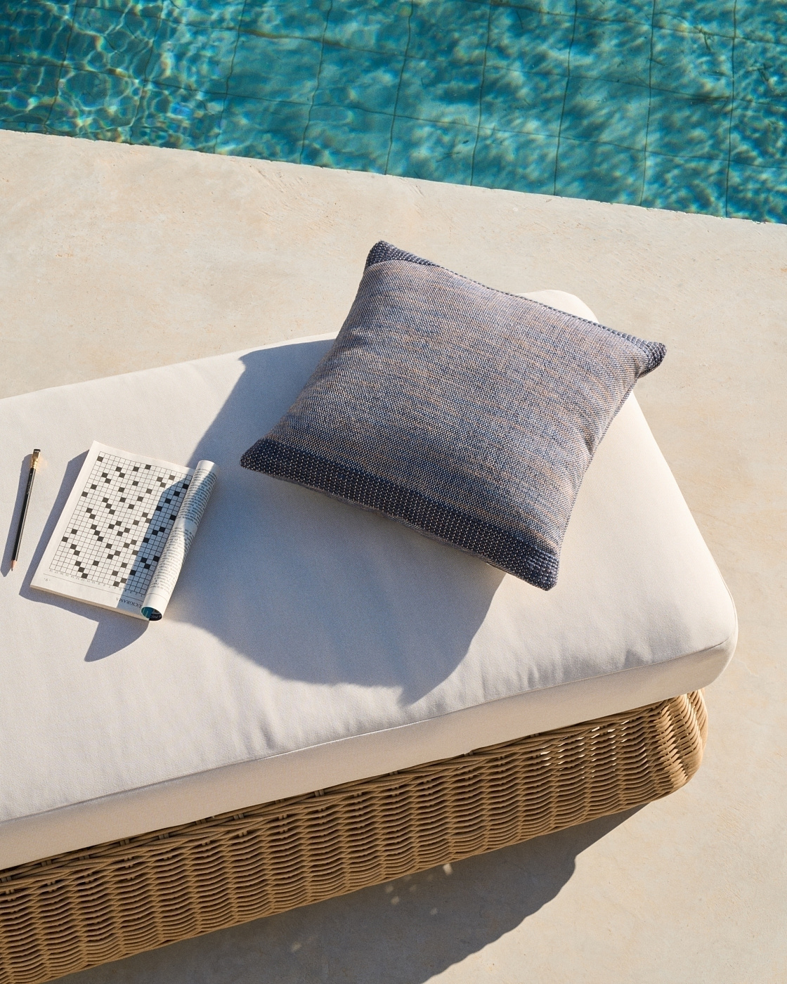 Шезлонг Meria из искусственного ротанга