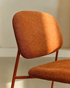 Стул Meli из терракотовой шенилли с терракотовыми металлическими ножками 