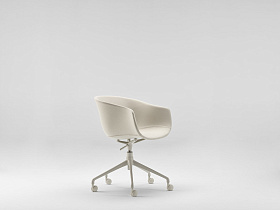 Стул поворотный на колесиках Bai с обивкой