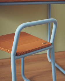 Tinn Стул из ясеневого шпона с синей металлической конструкцией