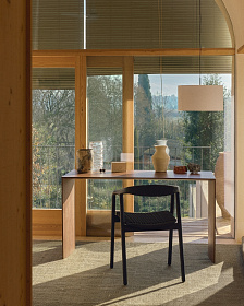 Письменный стол Litto из орехового шпона 140 x 60 см