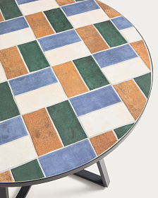 Уличный стол Tella из оцинкованной стали графитового цвета с разноцветной плиткой, диаметр 120 см