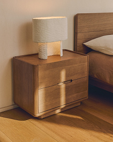 Прикроватная тумбочка Arelida из дуба со светло-коричневой отделкой, 65 x 50 см