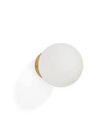 Настенный светильник Brisia из металла в матовой латунной отделке с плафоном Ø15 см