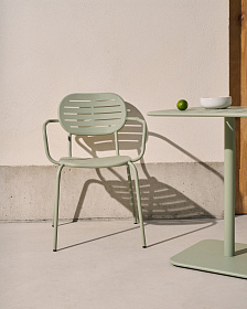 Уличный стул Brai с подлокотниками из оцинкованной стали бирюзового цвета